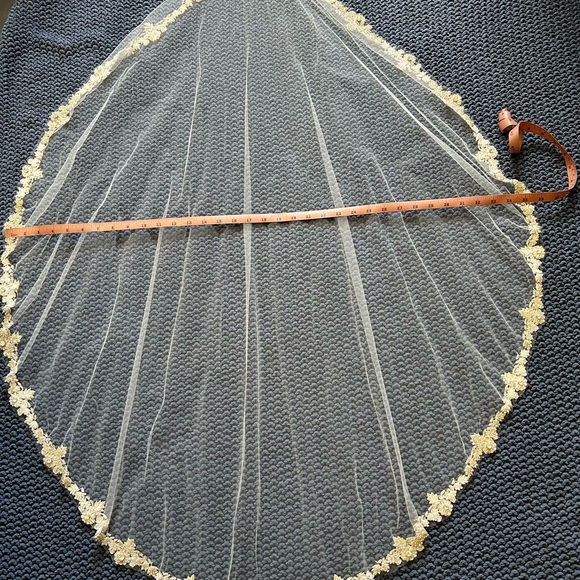 Crystal and beaded single-tier veil - Picture 5 of 7